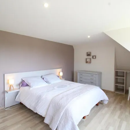 Semesterbostad Maison De Charme Renovee Avec Cheminee Et Terrasse, Proche Du Parc Des Volcans, Ideale Pour Randonnees - Fr-1-742-429 *