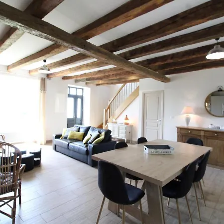 Ferienhaus Maison De Charme Renovee Avec Cheminee Et Terrasse, Proche Du Parc Des Volcans, Ideale Pour Randonnees - Fr-1-742-429 *