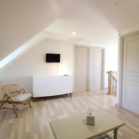 Maison De Charme Renovee Avec Cheminee Et Terrasse, Proche Du Parc Des Volcans, Ideale Pour Randonnees - Fr-1-742-429 *