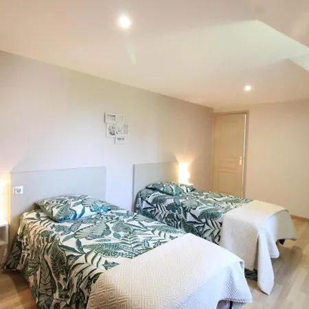 Maison De Charme Renovee Avec Cheminee Et Terrasse, Proche Du Parc Des Volcans, Ideale Pour Randonnees - Fr-1-742-429