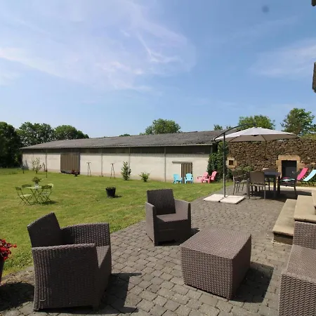 Semesterbostad Maison De Charme Renovee Avec Cheminee Et Terrasse, Proche Du Parc Des Volcans, Ideale Pour Randonnees - Fr-1-742-429
